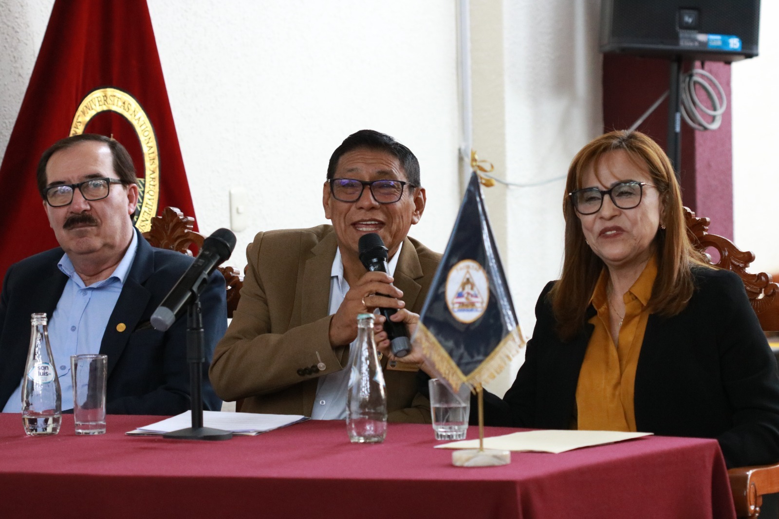 DOCENTES DE LA UNIVERSIDAD NACIONAL DE TUMBES DESTACAN COMO PONENTES EN SEMINARIO NACIONAL DE COMUNICACIÓN EN AREQUIPA
